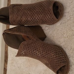 Womens brown shoe